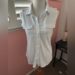 White sleeveless top size M